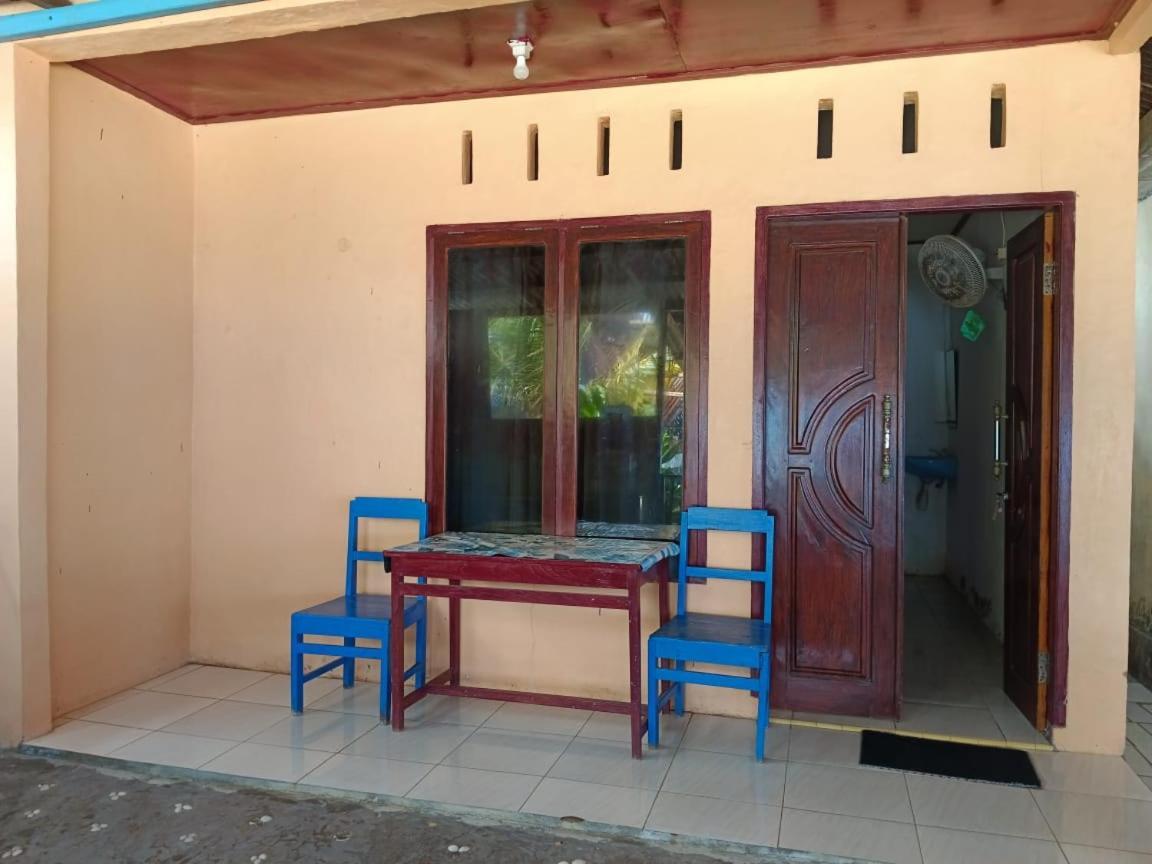 מנאדו Mamalis Homestay מראה חיצוני תמונה