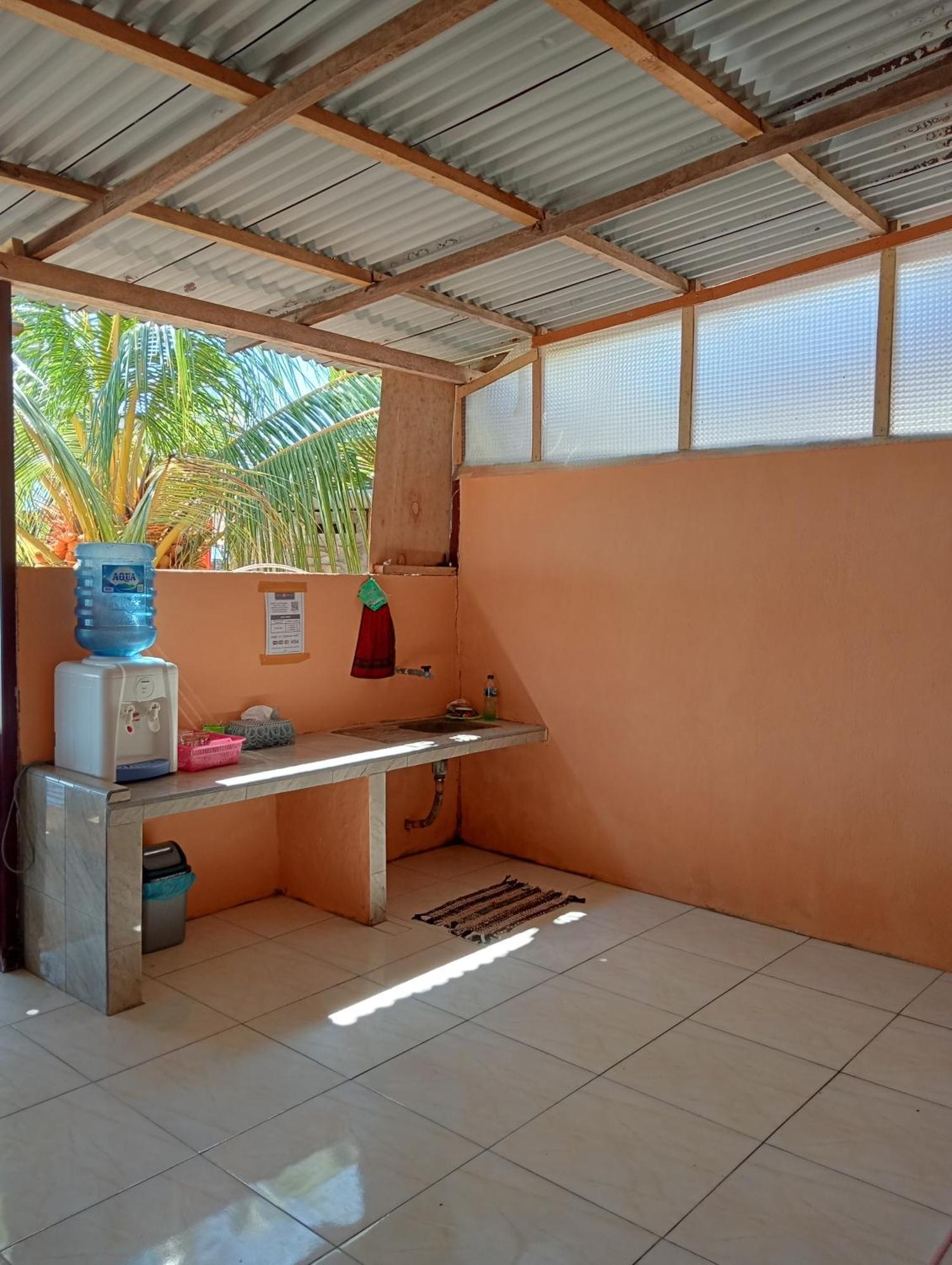 מנאדו Mamalis Homestay מראה חיצוני תמונה