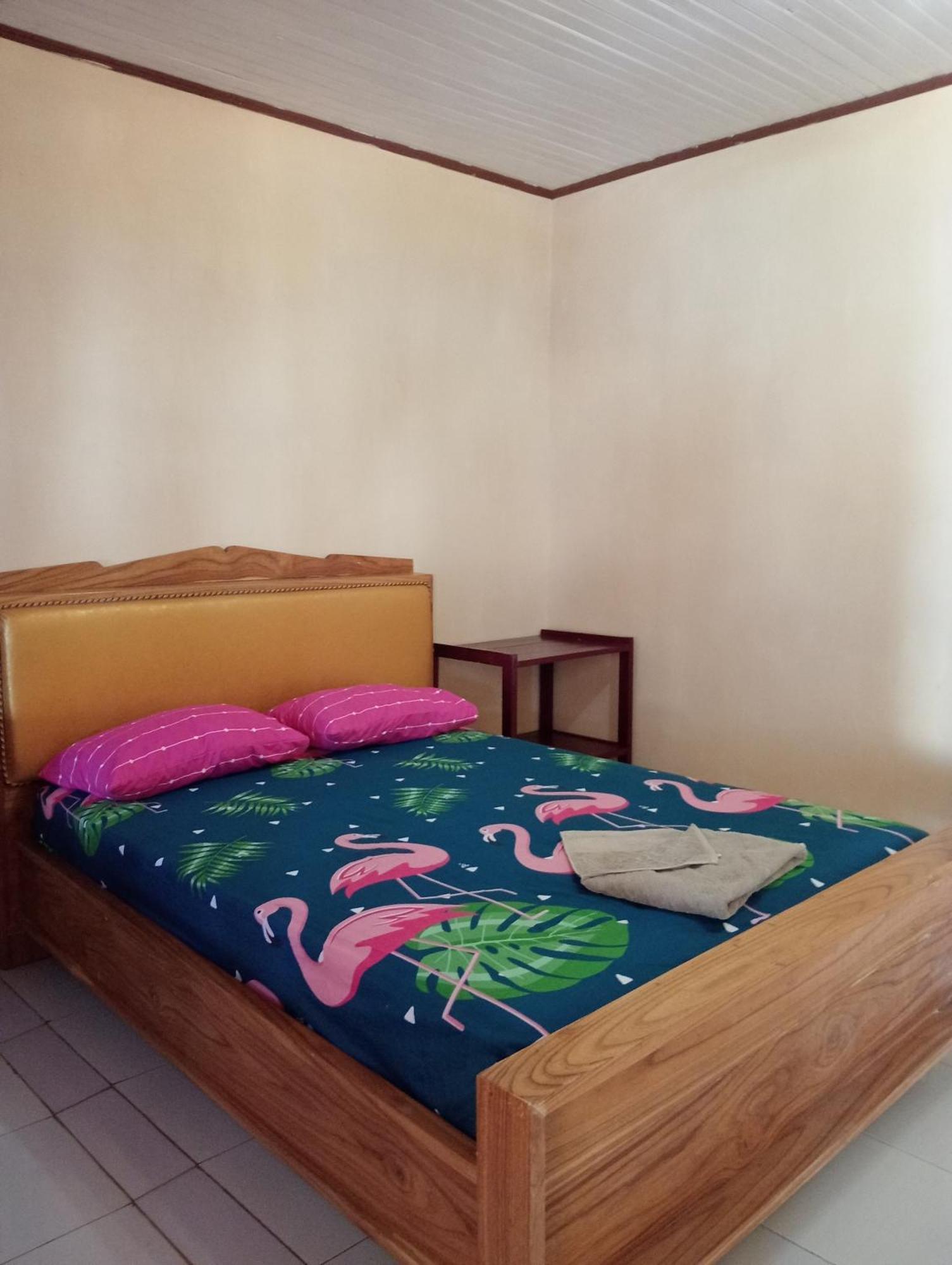 מנאדו Mamalis Homestay מראה חיצוני תמונה