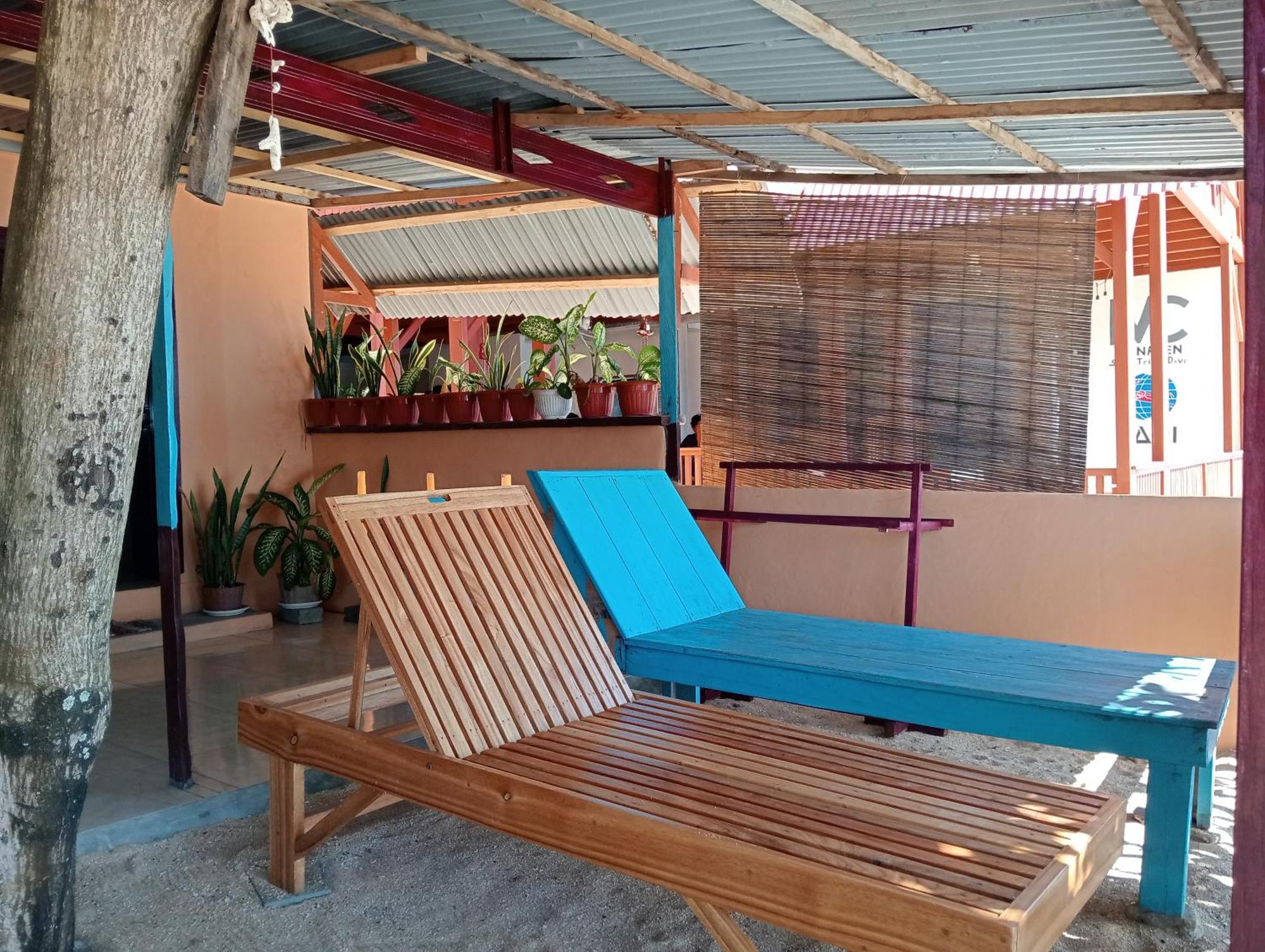 מנאדו Mamalis Homestay מראה חיצוני תמונה